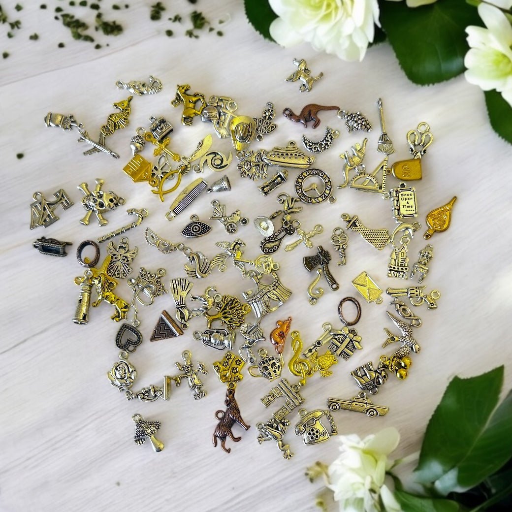 Curiosi-tea Oracle Cards & Charms Kit | Gold Tin