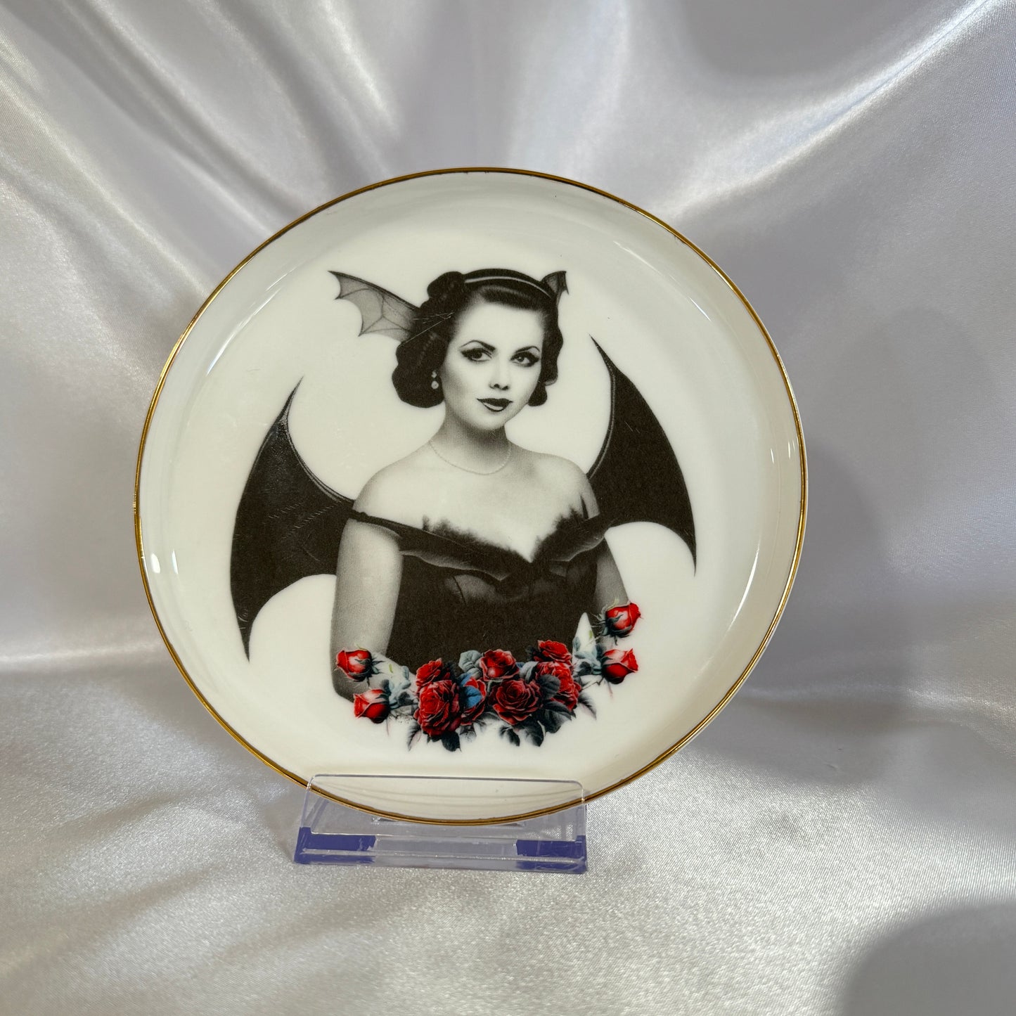 Bat Lady 5 Teacup and saucer set. Learn tea leaf reading the easy way. FREE online course. Halloween Teacup.