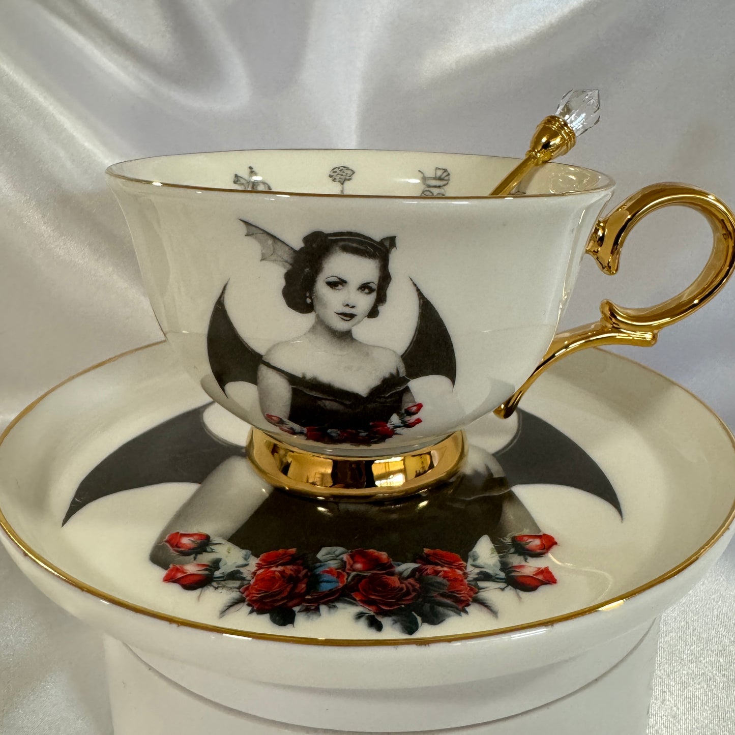 Bat Lady 5 Teacup and saucer set. Learn tea leaf reading the easy way. FREE online course. Halloween Teacup.