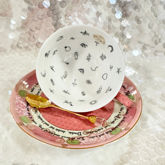 Galinda The Good Witch of the North. Witches Brew Tea Leaf Reading Teacup Set – Free Online Course (Copy)