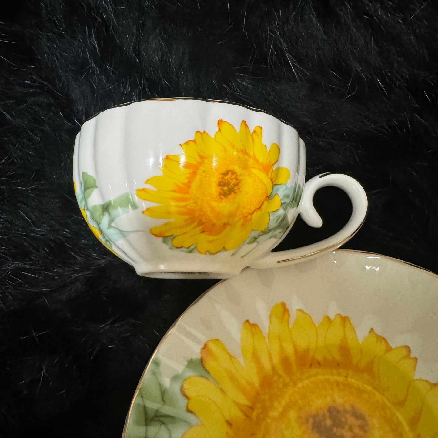 Sunflower Tea cup and saucer set. FREE course to learn to read this teacup the easy way.