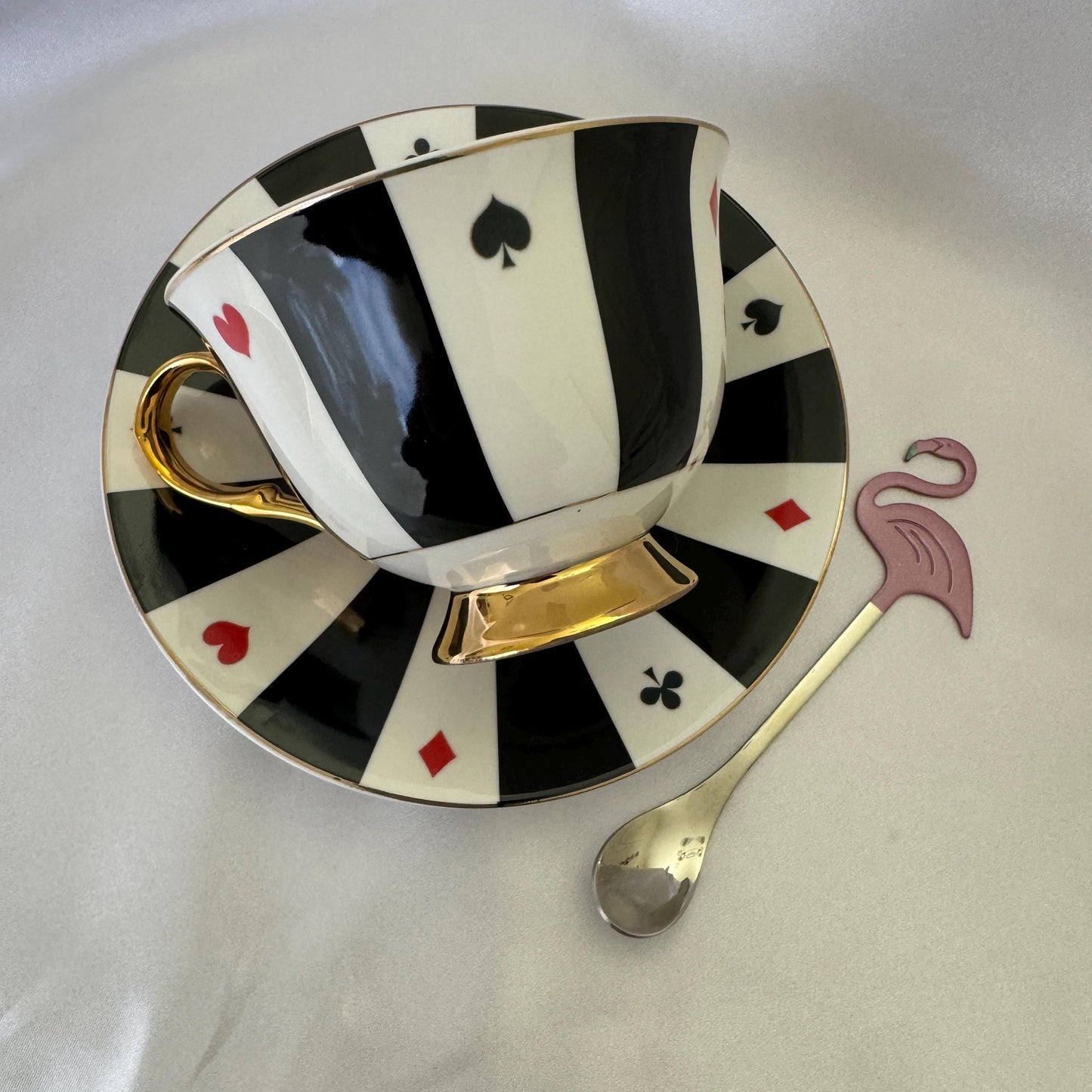 Alice in Wonderland fortune teller teacup. #Tarot #tealeafereading #divinationtools Great gift for Mom friend female, even a good birthday gift or bridal shower gift.