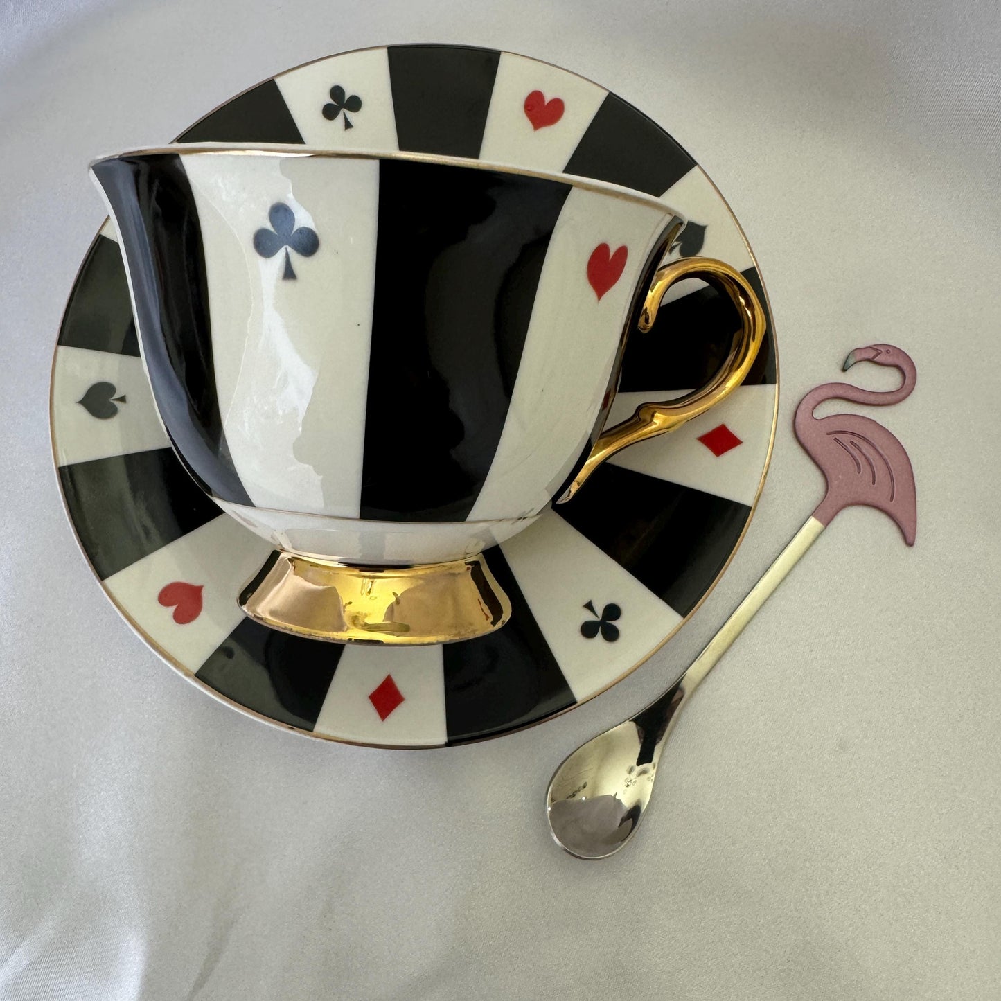 Alice in Wonderland fortune teller teacup. #Tarot #tealeafereading #divinationtools Great gift for Mom friend female, even a good birthday gift or bridal shower gift.