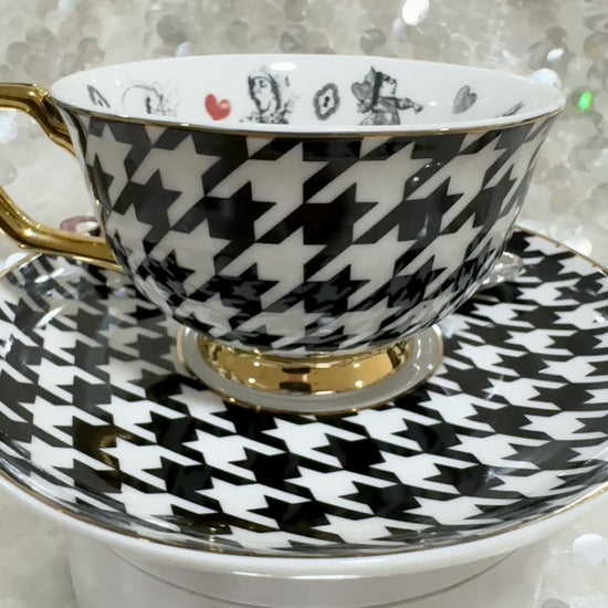 Alice in Wonderland, Alice teacup, Tea reading cup, Tea leaf reading kit, Divination tools, Gift for Mom Mum, Christmas present, Birthday hens bridal, Learn Fortune Teller, Tarot Lenormand cup, Oracle spiritual, Psychic readings, Witchy Wiccan, 
