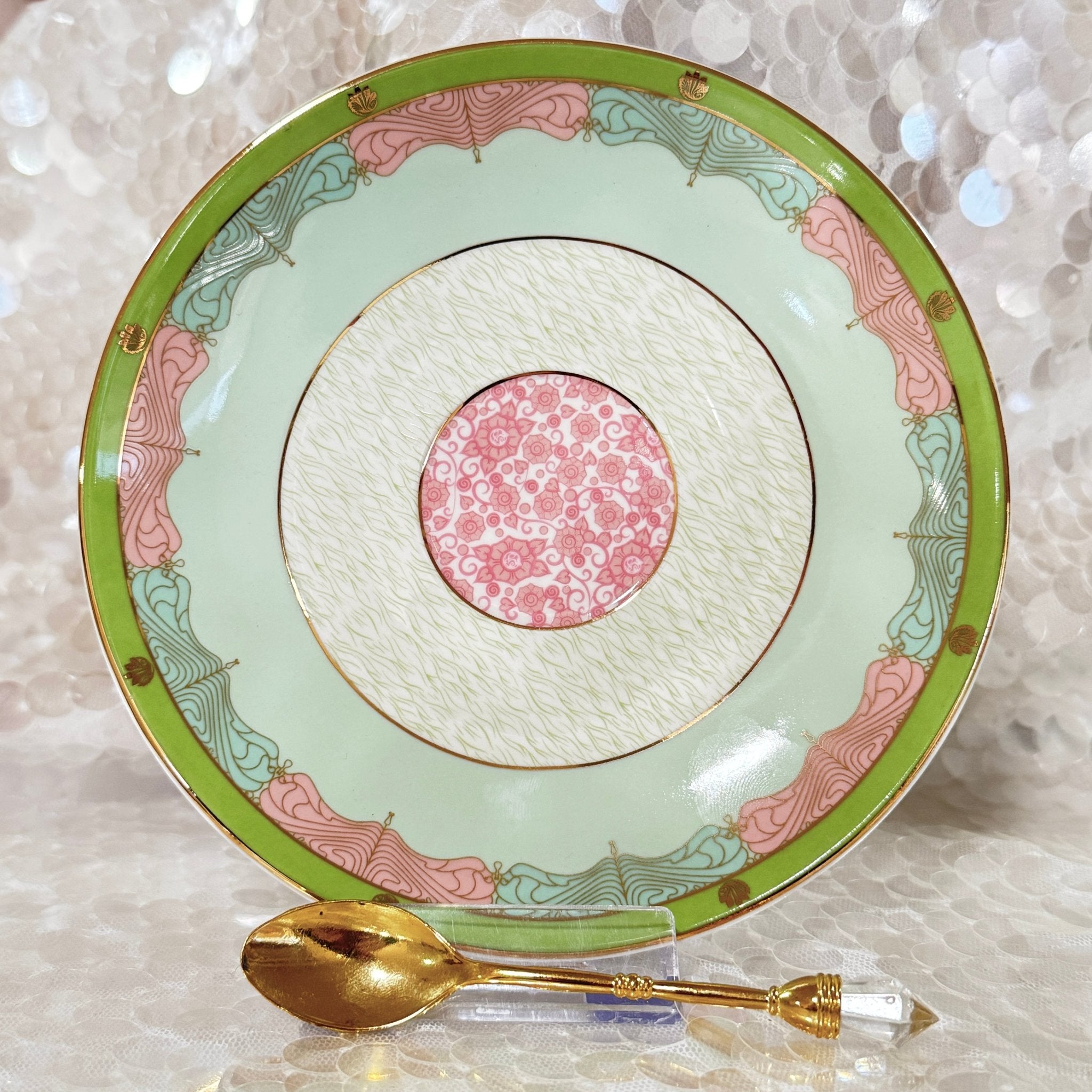 Wizard of Oz saucer. 